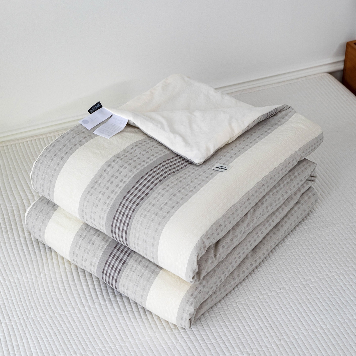 91家纺网 家纺一手货源 找家纺 寐居家纺 2026新款柔软素织提花夏被夏凉被空调被 素织·浅灰