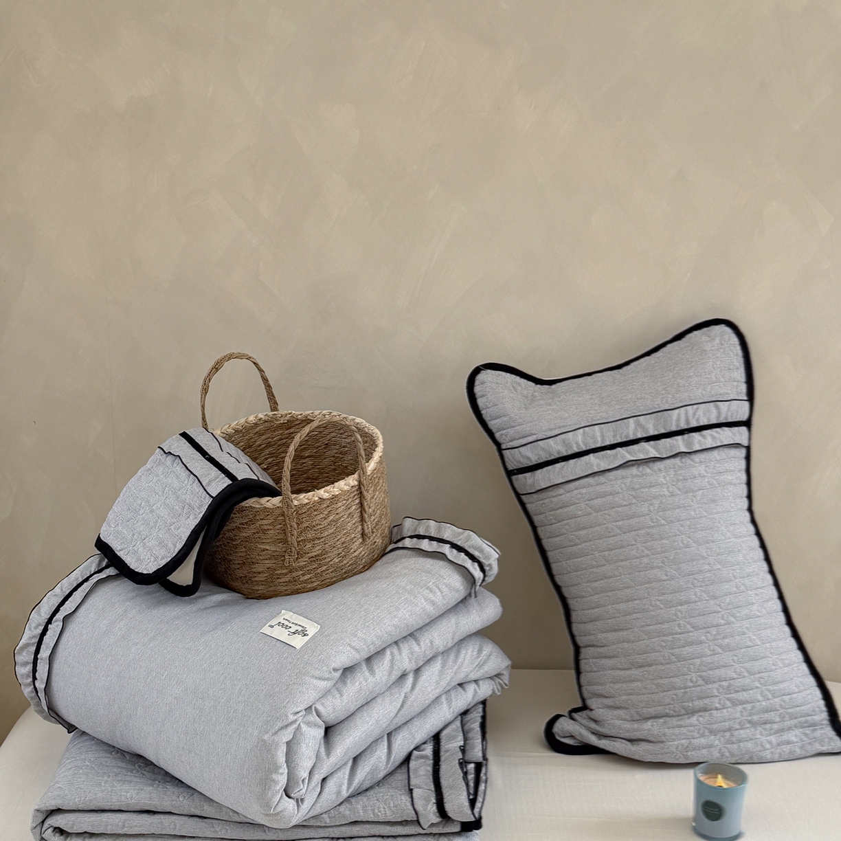 91家纺网 家纺一手货源 找家纺 寐居家纺 2026新款雨露麻夏被床盖四件套 雨露-信风灰