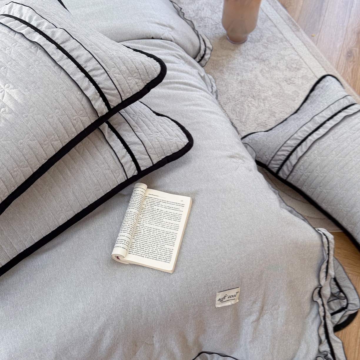 91家纺网 家纺一手货源 找家纺 寐居家纺 2026新款雨露麻夏被床盖四件套 雨露-信风灰