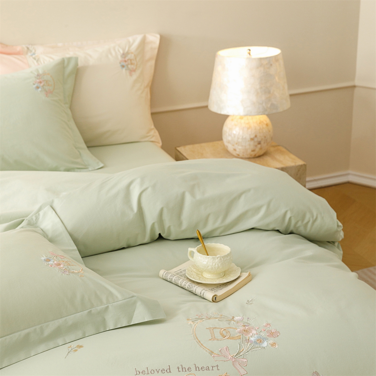 91家纺网 家纺一手货源 找家纺 艾莱家纺 2026春夏新款全棉纯棉水洗棉刺绣加厚四件套-希蕴 希蕴-螺旋藻绿