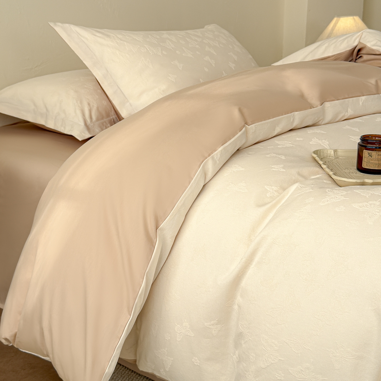 91家纺网 家纺一手货源 找家纺 慕尚家纺 2026新款A类60支长绒棉纯棉提花贡缎大提花光泽绸缎感四件套 蝴蝶飞米