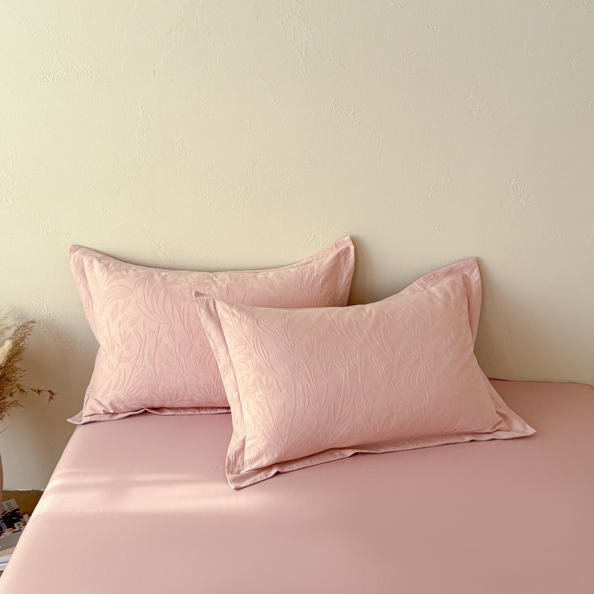 91家纺网 家纺一手货源 找家纺 慕尚家纺 2026新款A类60支长绒棉纯棉提花贡缎大提花光泽绸缎感四件套 花瓣粉