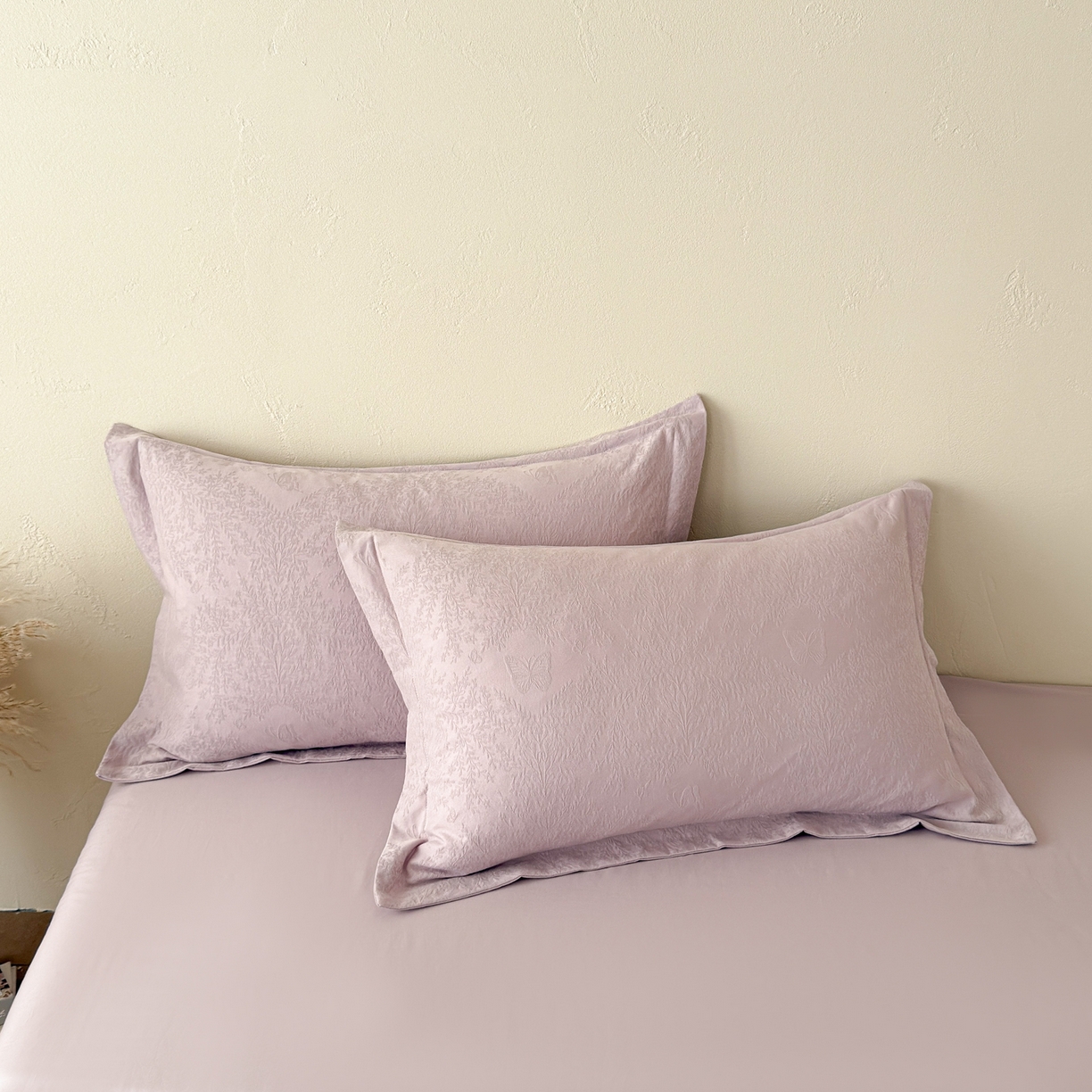 91家纺网 家纺一手货源 找家纺 慕尚家纺 2026新款A类60支长绒棉纯棉提花贡缎大提花光泽绸缎感四件套 麦穗蝴蝶紫