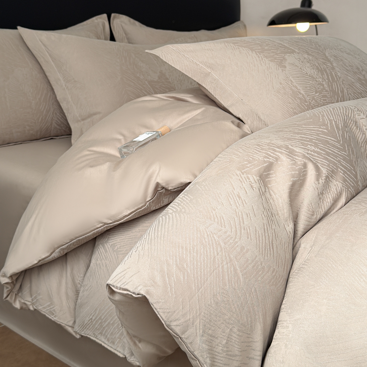 慕尚家纺 2026新款A类60支长绒棉纯棉提花贡缎大提花光泽绸缎感四件套 费尔岛卡其