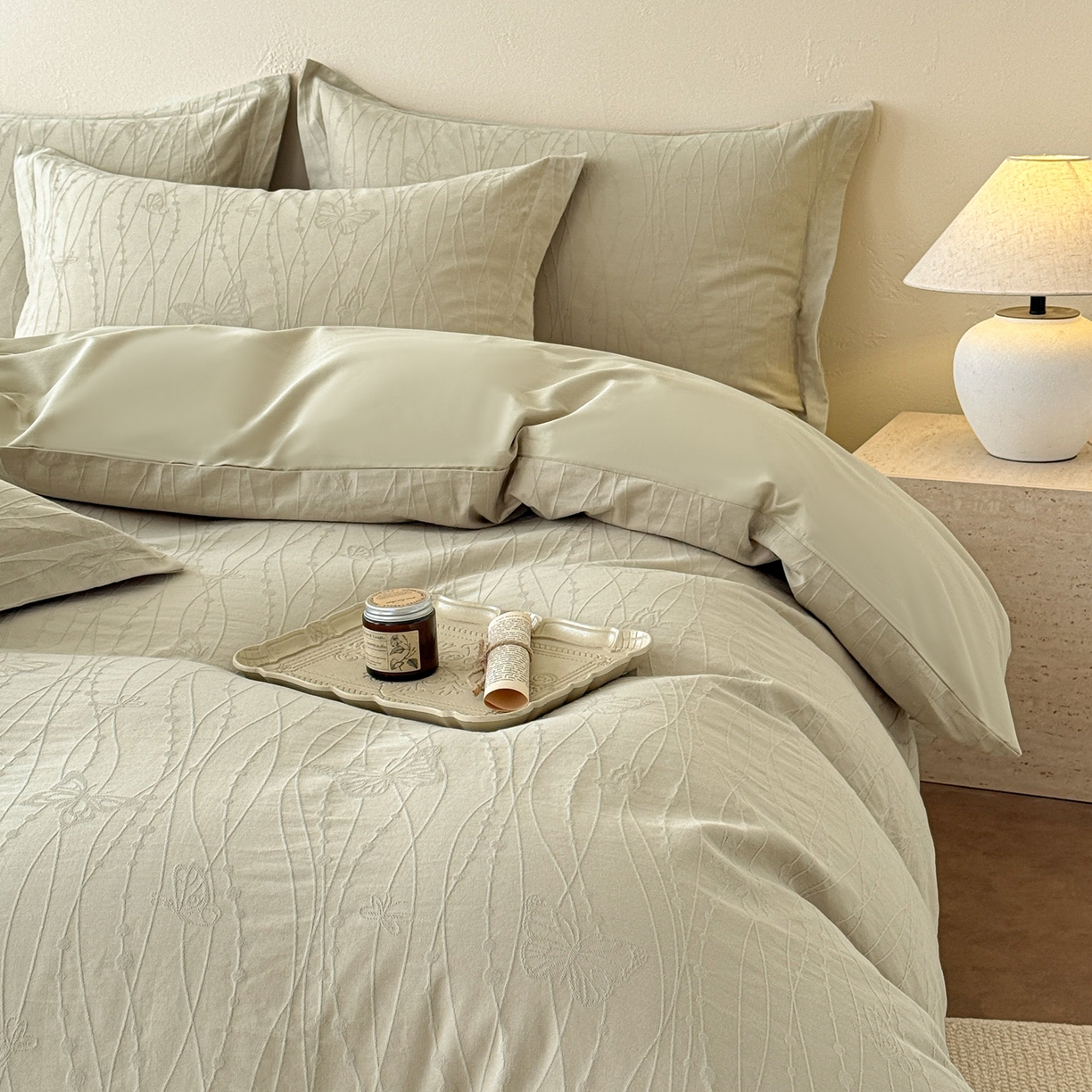 91家纺网 家纺一手货源 找家纺 慕尚家纺 2026新款A类60支长绒棉纯棉提花贡缎大提花光泽绸缎感四件套 线条蝴蝶绿