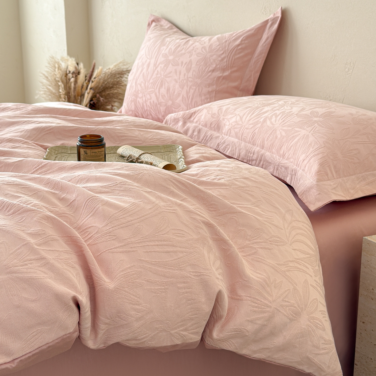 91家纺网 家纺一手货源 找家纺 慕尚家纺 2026新款A类60支长绒棉纯棉提花贡缎大提花光泽绸缎感四件套 花瓣粉