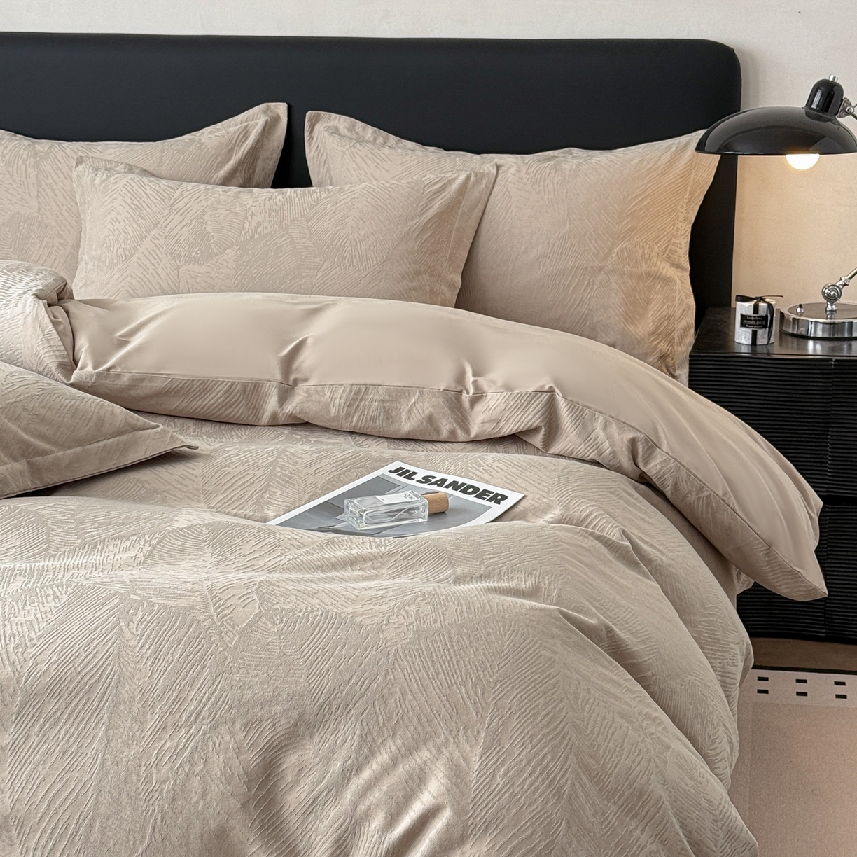 91家纺网 家纺一手货源 找家纺 慕尚家纺 2026新款A类60支长绒棉纯棉提花贡缎大提花光泽绸缎感四件套 费尔岛卡其