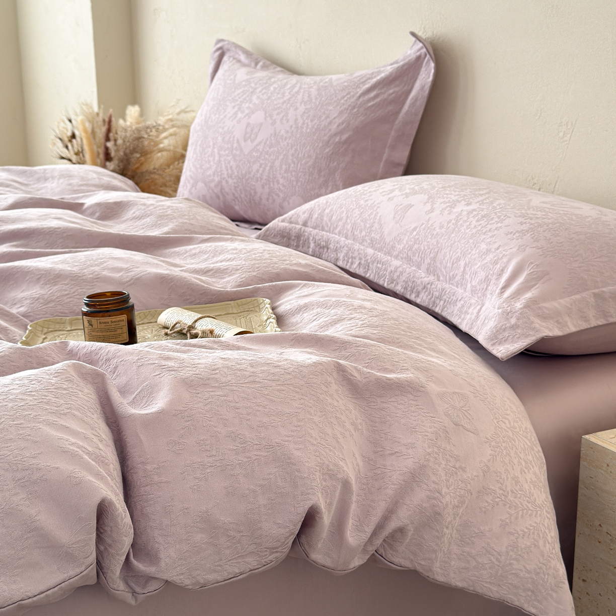 91家纺网 家纺一手货源 找家纺 慕尚家纺 2026新款A类60支长绒棉纯棉提花贡缎大提花光泽绸缎感四件套 麦穗蝴蝶紫