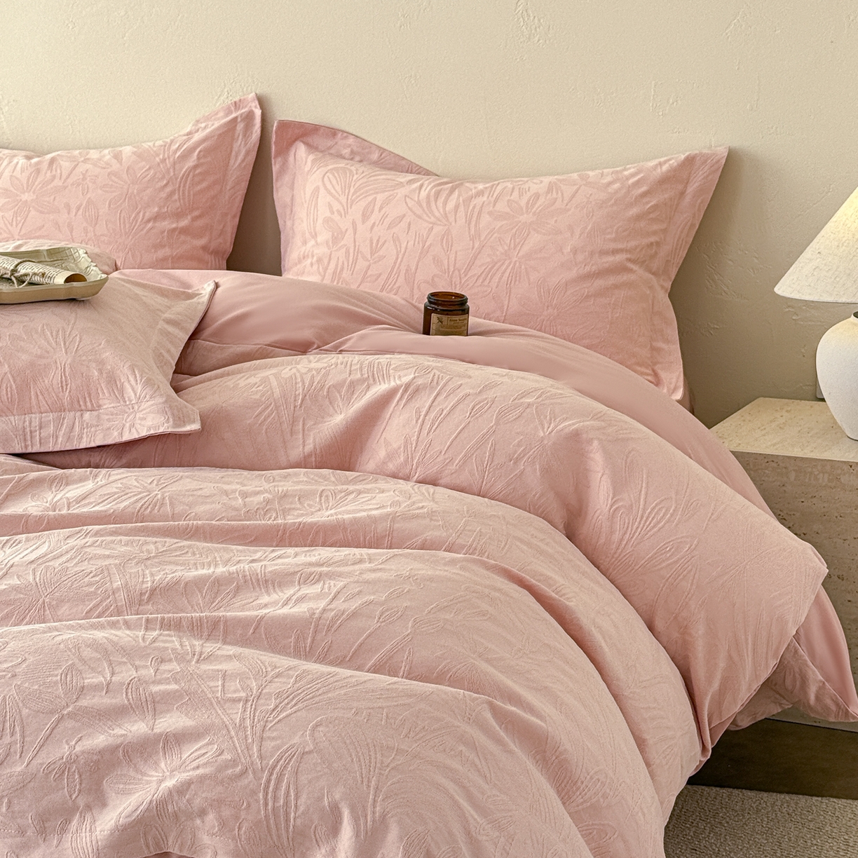 91家纺网 家纺一手货源 找家纺 慕尚家纺 2026新款A类60支长绒棉纯棉提花贡缎大提花光泽绸缎感四件套 花瓣粉