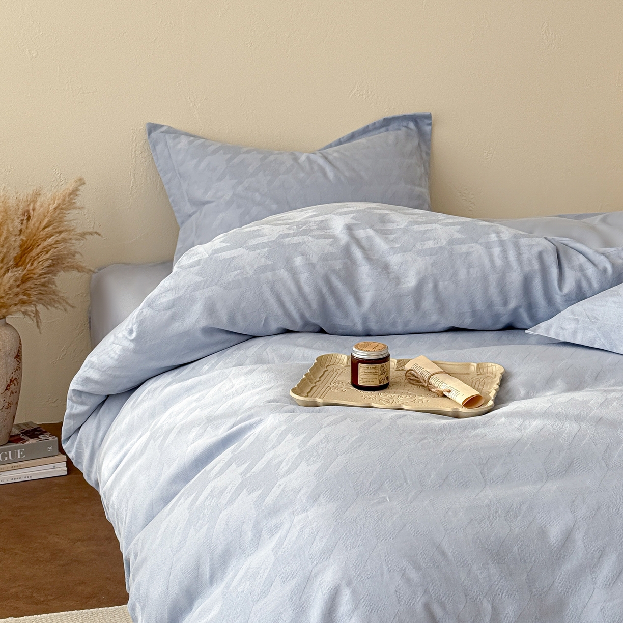 91家纺网 家纺一手货源 找家纺 慕尚家纺 2026新款A类60支长绒棉纯棉提花贡缎大提花光泽绸缎感四件套 肌理蓝