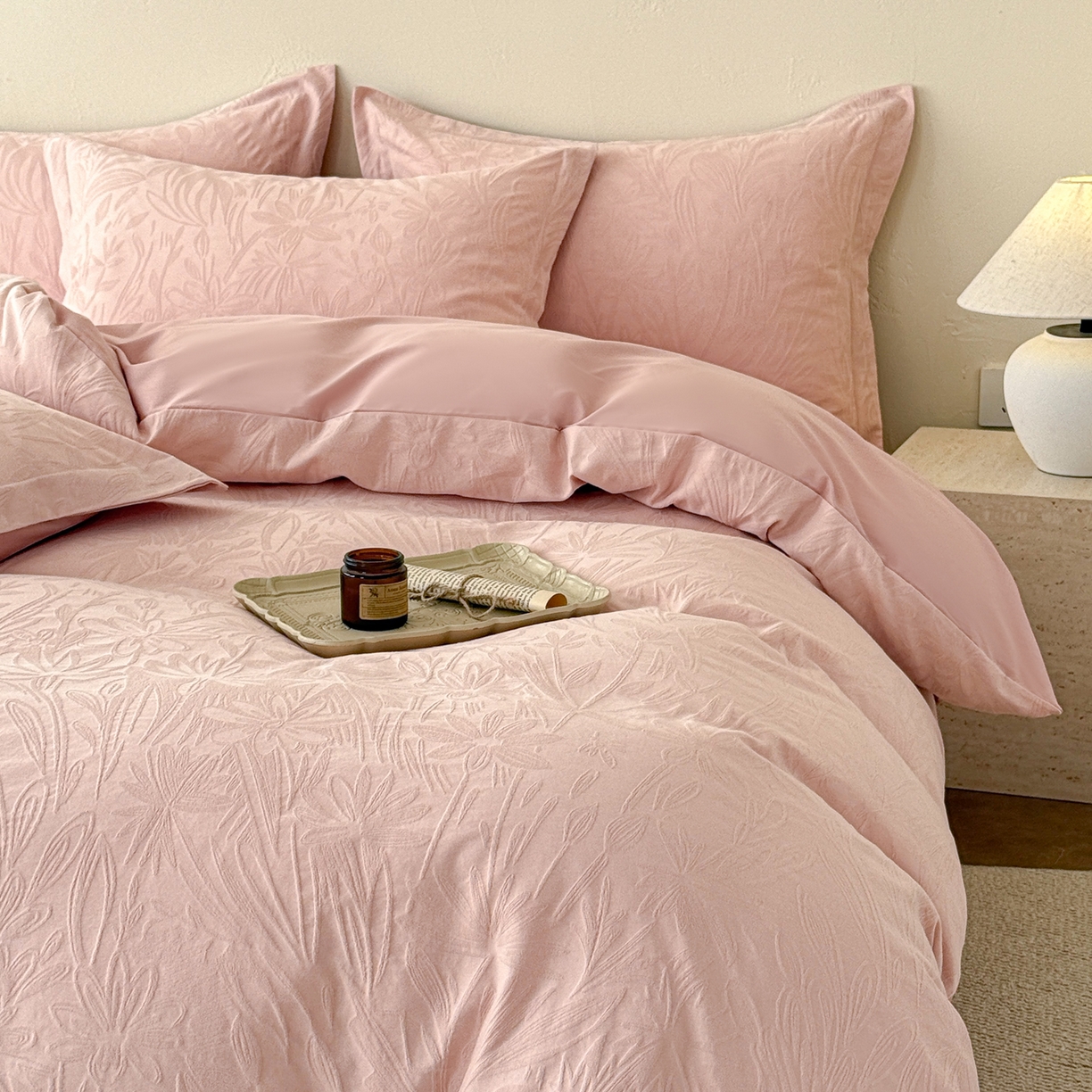 91家纺网 家纺一手货源 找家纺 慕尚家纺 2026新款A类60支长绒棉纯棉提花贡缎大提花光泽绸缎感四件套 花瓣粉