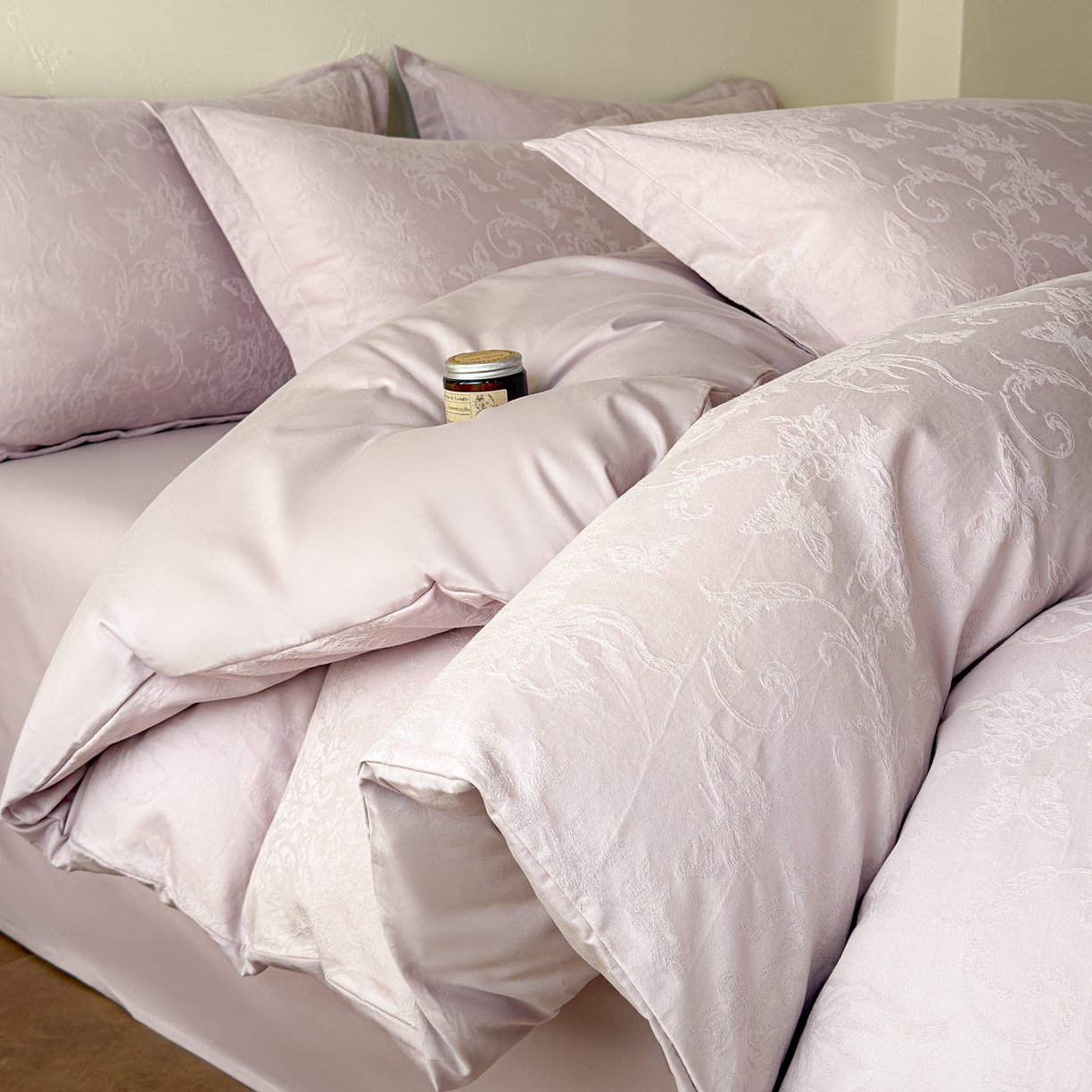 慕尚家纺 2026新款A类60支长绒棉纯棉提花贡缎大提花光泽绸缎感四件套 鸢尾花蝶紫