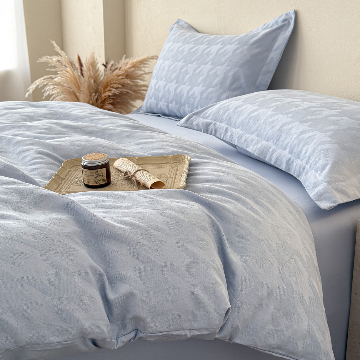 91家纺网 家纺一手货源 找家纺 慕尚家纺 2026新款A类60支长绒棉纯棉提花贡缎大提花光泽绸缎感四件套 肌理蓝