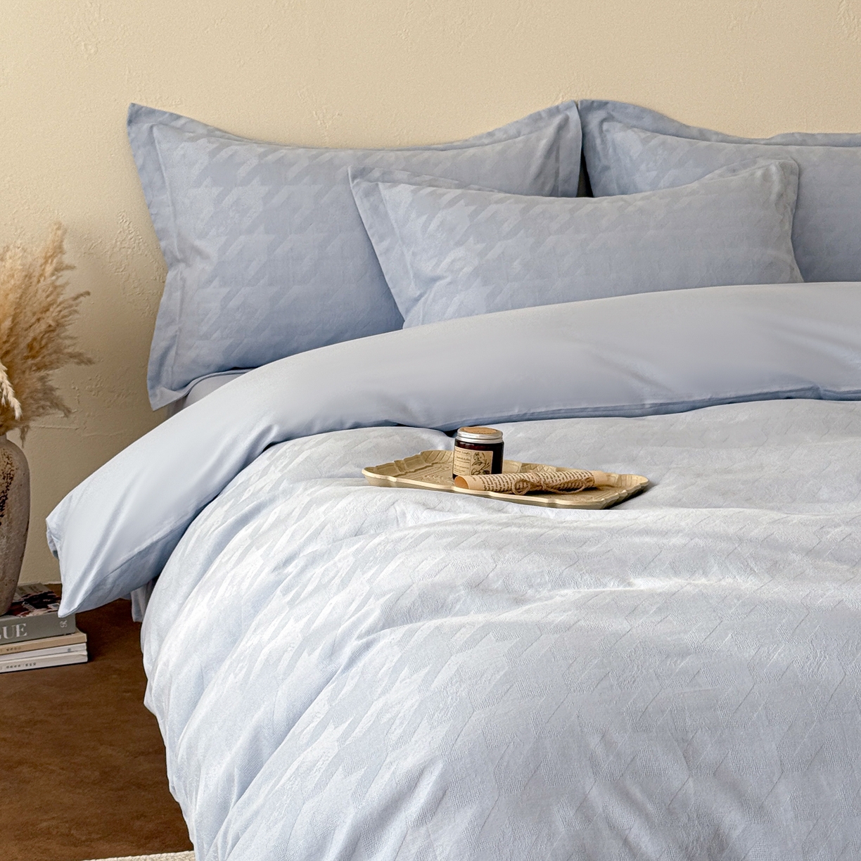 91家纺网 家纺一手货源 找家纺 慕尚家纺 2026新款A类60支长绒棉纯棉提花贡缎大提花光泽绸缎感四件套 肌理蓝