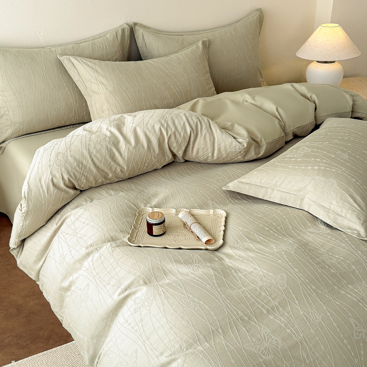 91家纺网 家纺一手货源 找家纺 慕尚家纺 2026新款A类60支长绒棉纯棉提花贡缎大提花光泽绸缎感四件套 线条蝴蝶绿