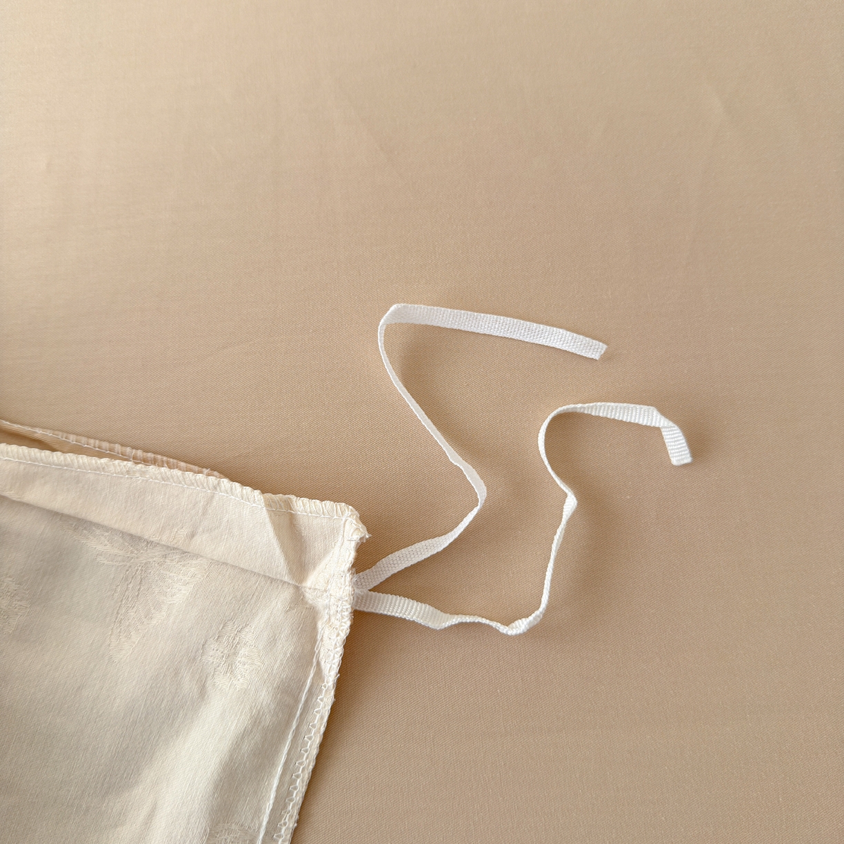 91家纺网 家纺一手货源 找家纺 慕尚家纺 2026新款A类60支长绒棉纯棉提花贡缎大提花光泽绸缎感四件套 蝴蝶飞米