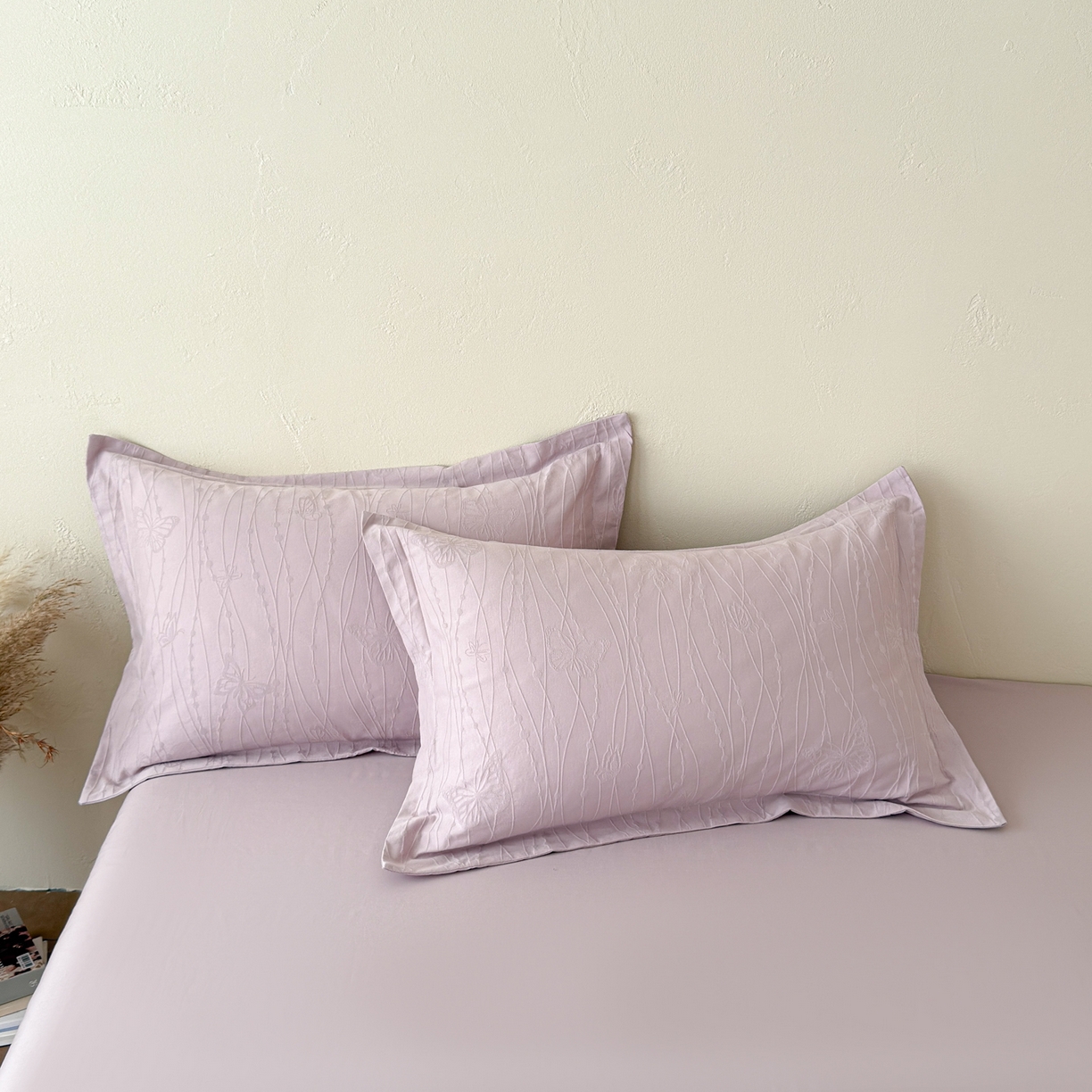 91家纺网 家纺一手货源 找家纺 慕尚家纺 2026新款A类60支长绒棉纯棉提花贡缎大提花光泽绸缎感四件套 线条蝴蝶紫