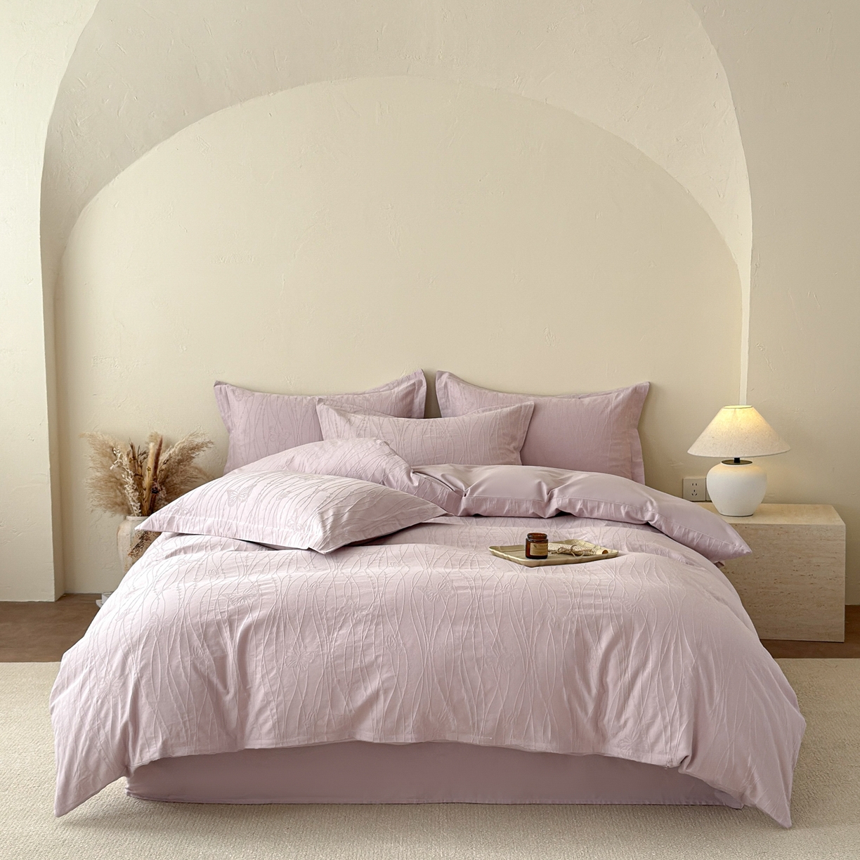 91家纺网 家纺一手货源 找家纺 慕尚家纺 2026新款A类60支长绒棉纯棉提花贡缎大提花光泽绸缎感四件套 线条蝴蝶紫