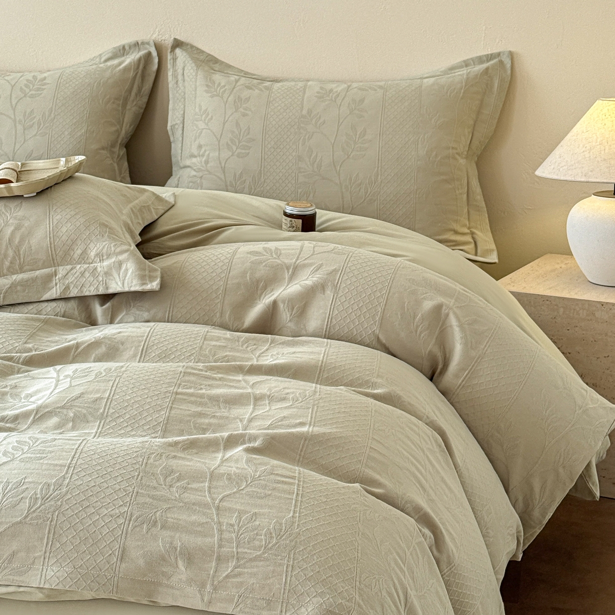 91家纺网 家纺一手货源 找家纺 慕尚家纺 2026新款A类60支长绒棉纯棉提花贡缎大提花光泽绸缎感四件套 花弄影绿