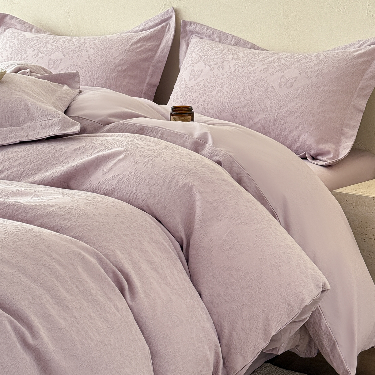 91家纺网 家纺一手货源 找家纺 慕尚家纺 2026新款A类60支长绒棉纯棉提花贡缎大提花光泽绸缎感四件套 麦穗蝴蝶紫