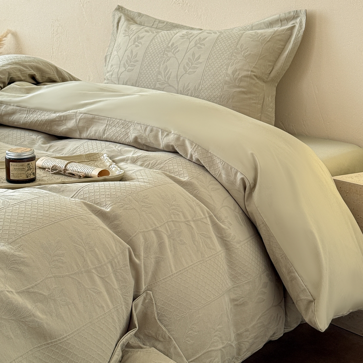 91家纺网 家纺一手货源 找家纺 慕尚家纺 2026新款A类60支长绒棉纯棉提花贡缎大提花光泽绸缎感四件套 花弄影绿