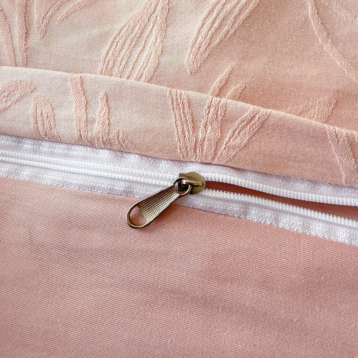 91家纺网 家纺一手货源 找家纺 慕尚家纺 2026新款A类60支长绒棉纯棉提花贡缎大提花光泽绸缎感四件套 花瓣粉