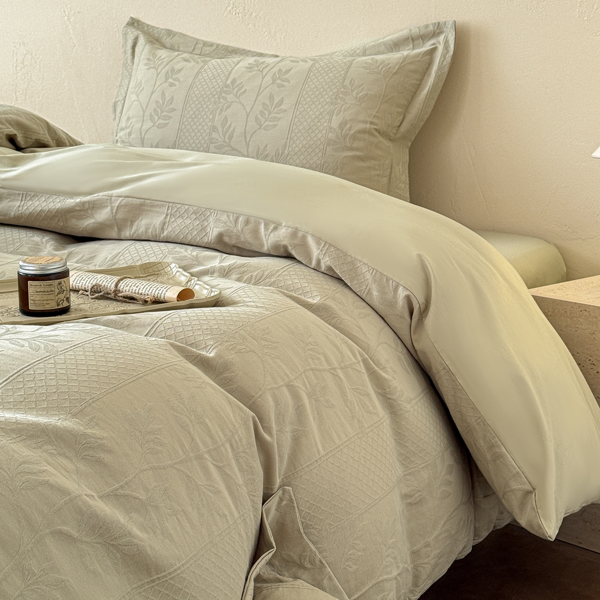 91家纺网 家纺一手货源 找家纺 慕尚家纺 2026新款A类60支长绒棉纯棉提花贡缎大提花光泽绸缎感四件套 花弄影绿