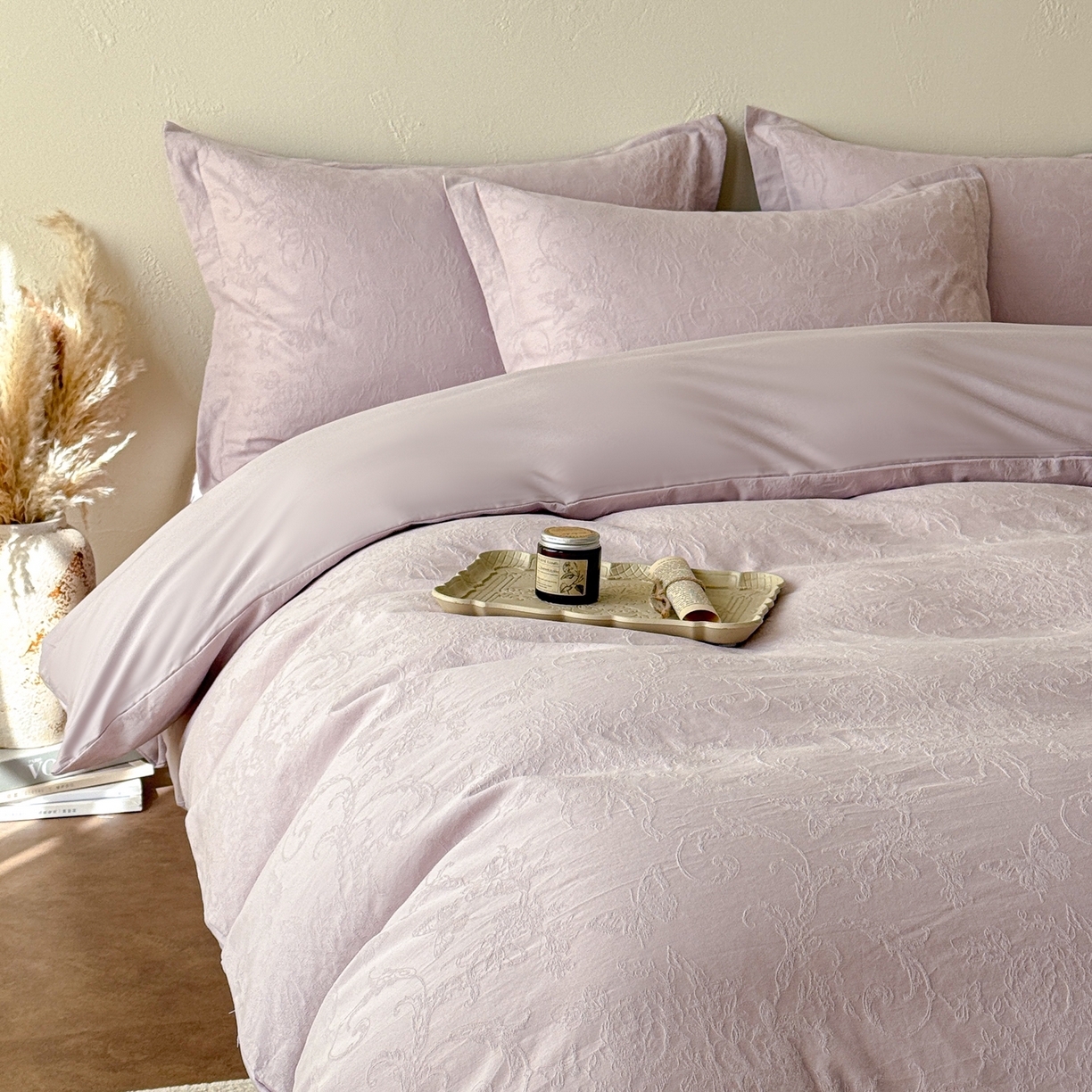 91家纺网 家纺一手货源 找家纺 慕尚家纺 2026新款A类60支长绒棉纯棉提花贡缎大提花光泽绸缎感四件套 鸢尾花蝶紫