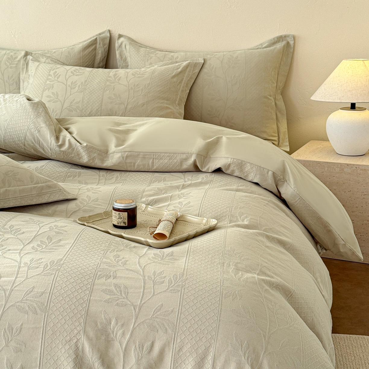 91家纺网 家纺一手货源 找家纺 慕尚家纺 2026新款A类60支长绒棉纯棉提花贡缎大提花光泽绸缎感四件套 花弄影绿