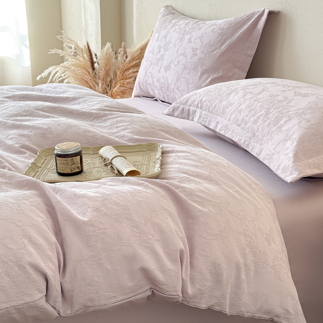 91家纺网 家纺一手货源 找家纺 慕尚家纺 2026新款A类60支长绒棉纯棉提花贡缎大提花光泽绸缎感四件套 鸢尾花蝶紫