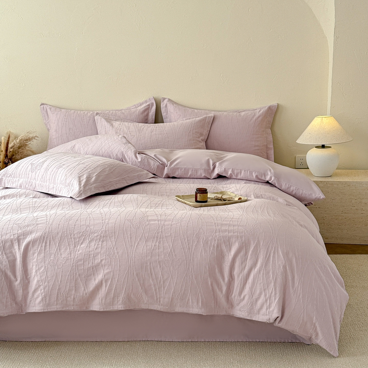 91家纺网 家纺一手货源 找家纺 慕尚家纺 2026新款A类60支长绒棉纯棉提花贡缎大提花光泽绸缎感四件套 线条蝴蝶紫