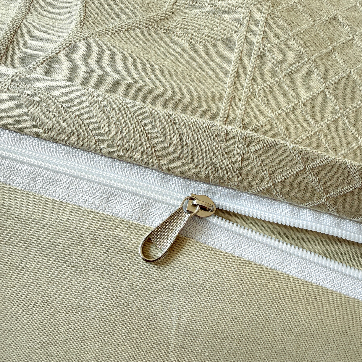 91家纺网 家纺一手货源 找家纺 慕尚家纺 2026新款A类60支长绒棉纯棉提花贡缎大提花光泽绸缎感四件套 花弄影绿