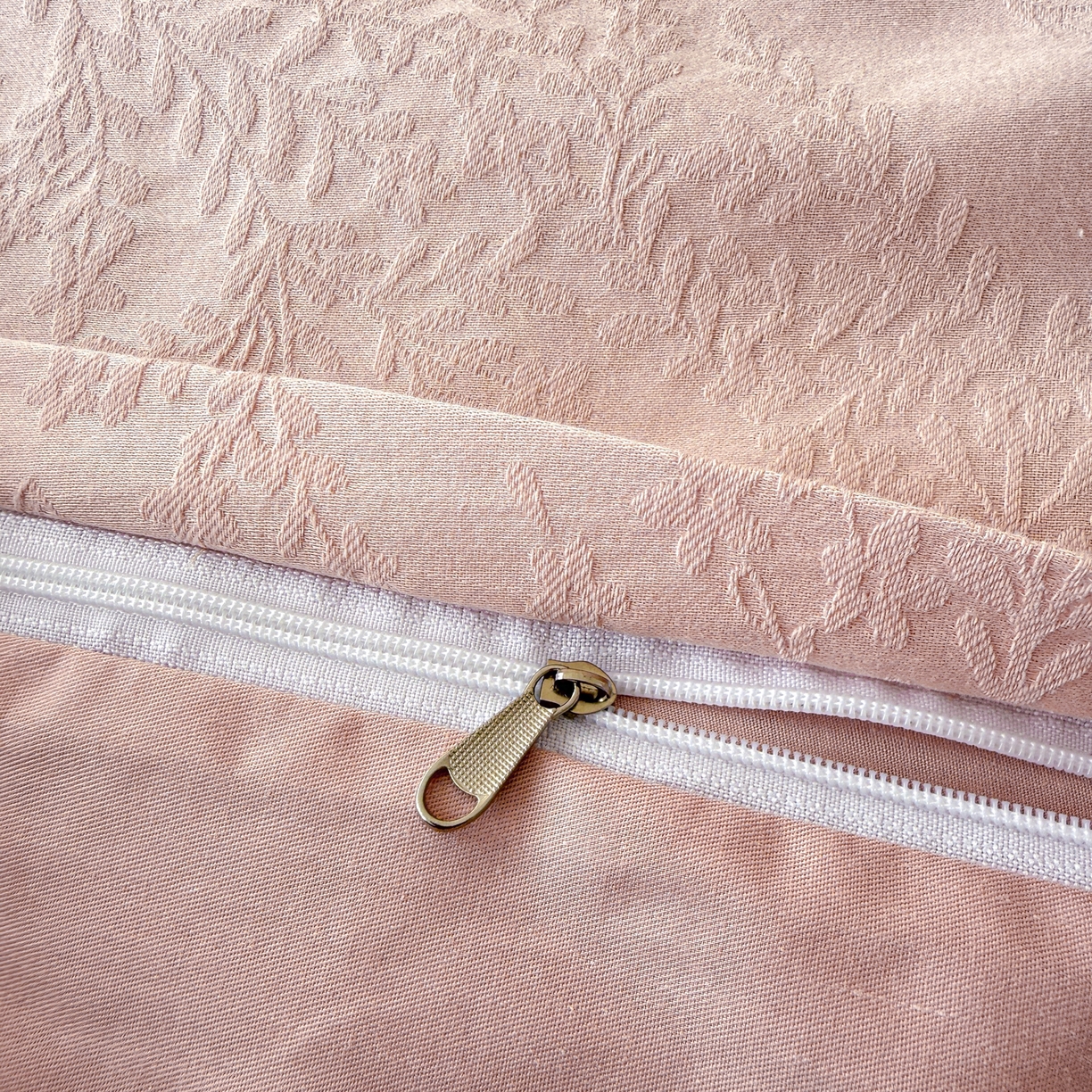 91家纺网 家纺一手货源 找家纺 慕尚家纺 2026新款A类60支长绒棉纯棉提花贡缎大提花光泽绸缎感四件套 麦穗蝴蝶粉