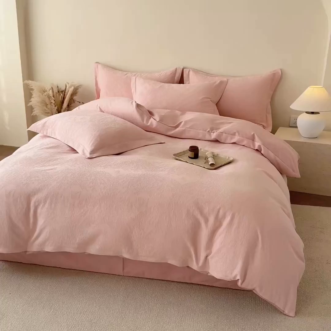 91家纺网 家纺一手货源 找家纺 慕尚家纺 2026新款A类60支长绒棉纯棉提花贡缎大提花光泽绸缎感四件套 麦穗蝴蝶粉