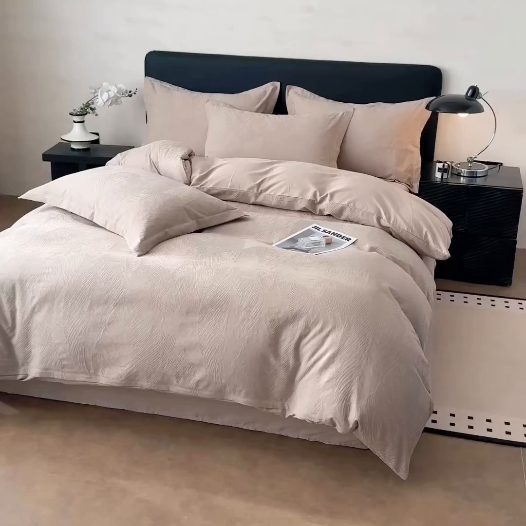 91家纺网 家纺一手货源 找家纺 慕尚家纺 2026新款A类60支长绒棉纯棉提花贡缎大提花光泽绸缎感四件套 费尔岛卡其