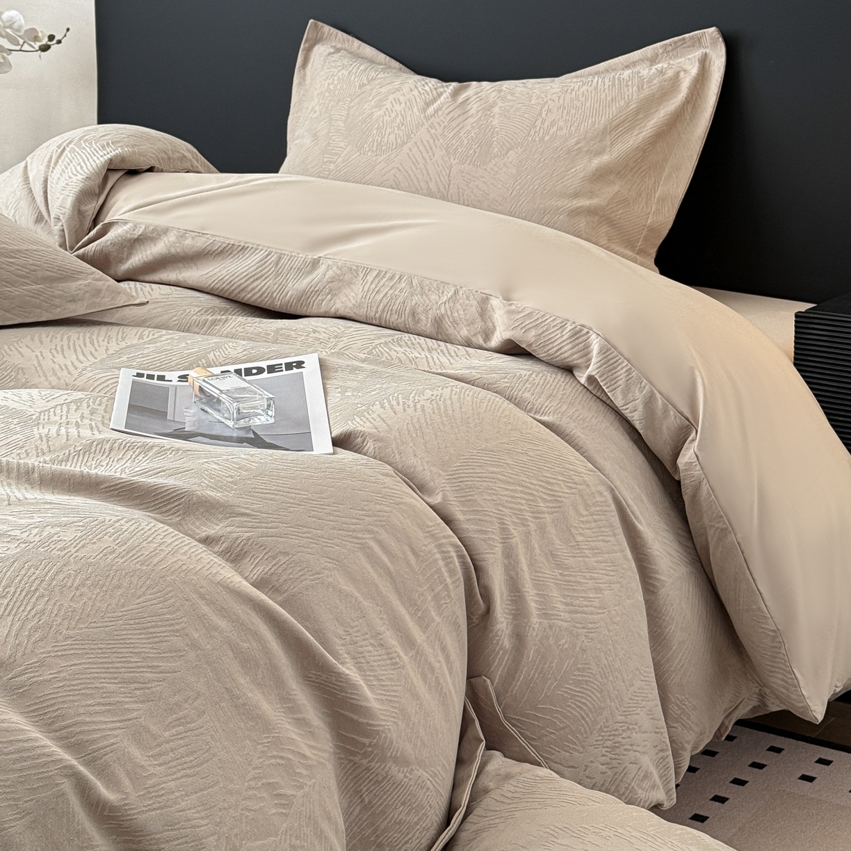 91家纺网 家纺一手货源 找家纺 慕尚家纺 2026新款A类60支长绒棉纯棉提花贡缎大提花光泽绸缎感四件套 费尔岛卡其