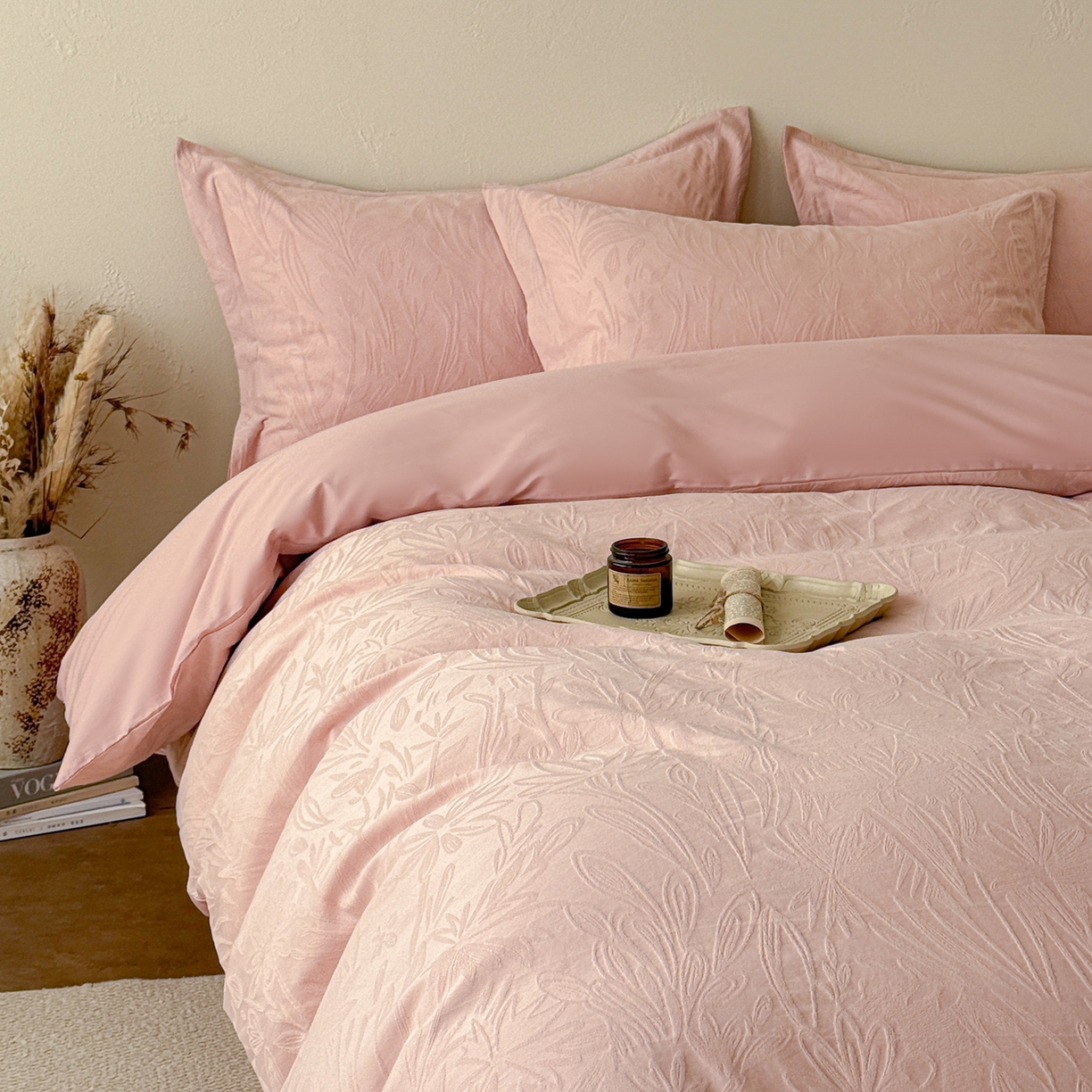 91家纺网 家纺一手货源 找家纺 慕尚家纺 2026新款A类60支长绒棉纯棉提花贡缎大提花光泽绸缎感四件套 花瓣粉