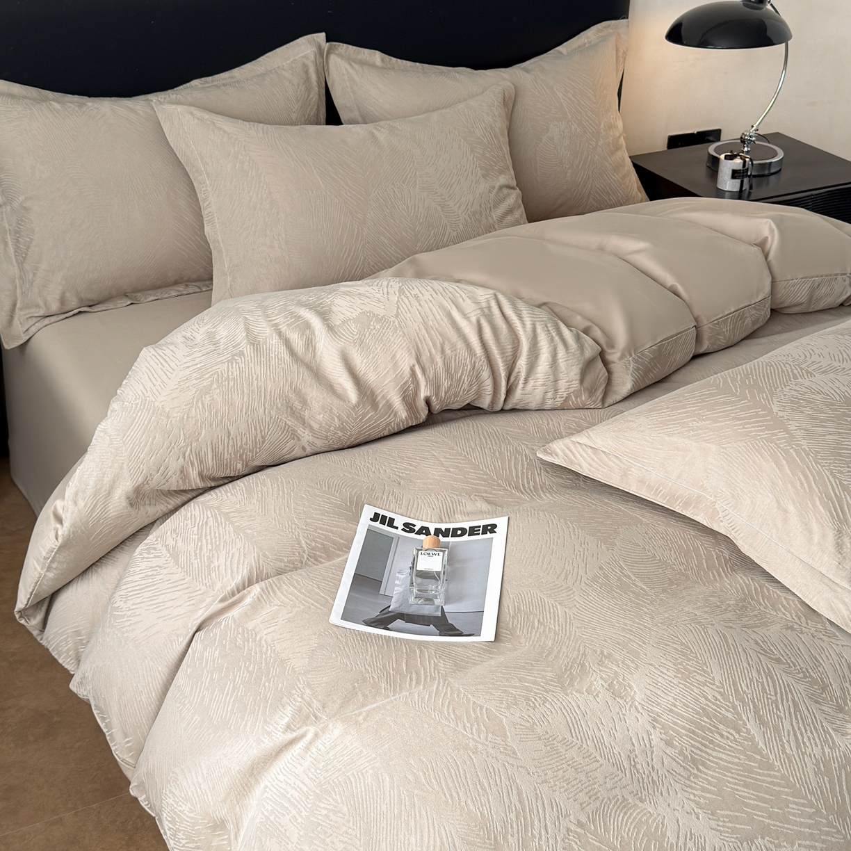 91家纺网 家纺一手货源 找家纺 慕尚家纺 2026新款A类60支长绒棉纯棉提花贡缎大提花光泽绸缎感四件套 费尔岛卡其