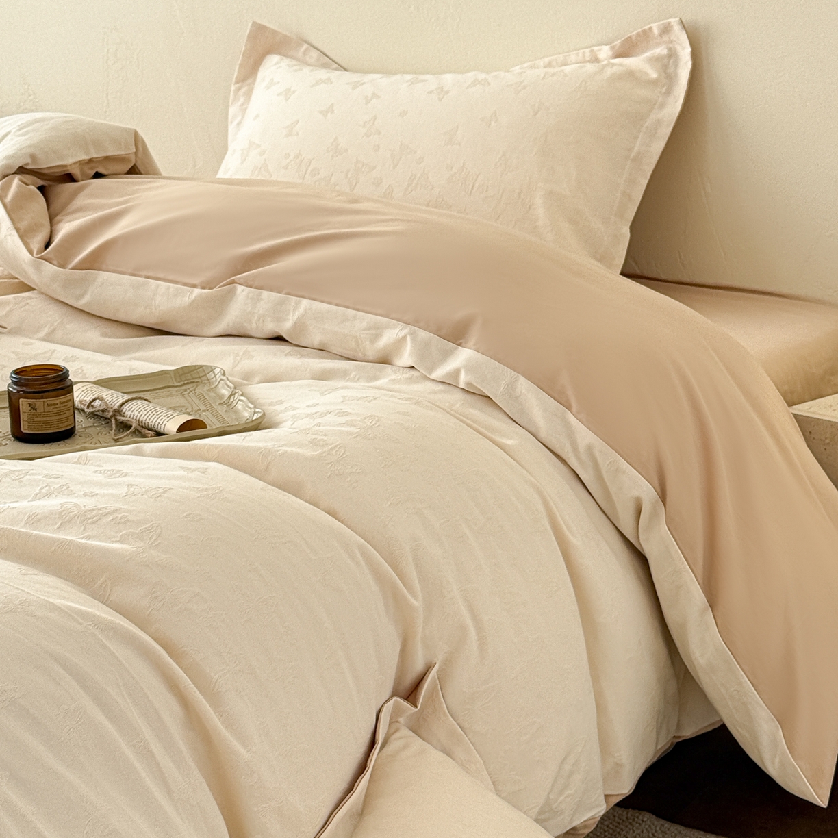 91家纺网 家纺一手货源 找家纺 慕尚家纺 2026新款A类60支长绒棉纯棉提花贡缎大提花光泽绸缎感四件套 蝴蝶飞米