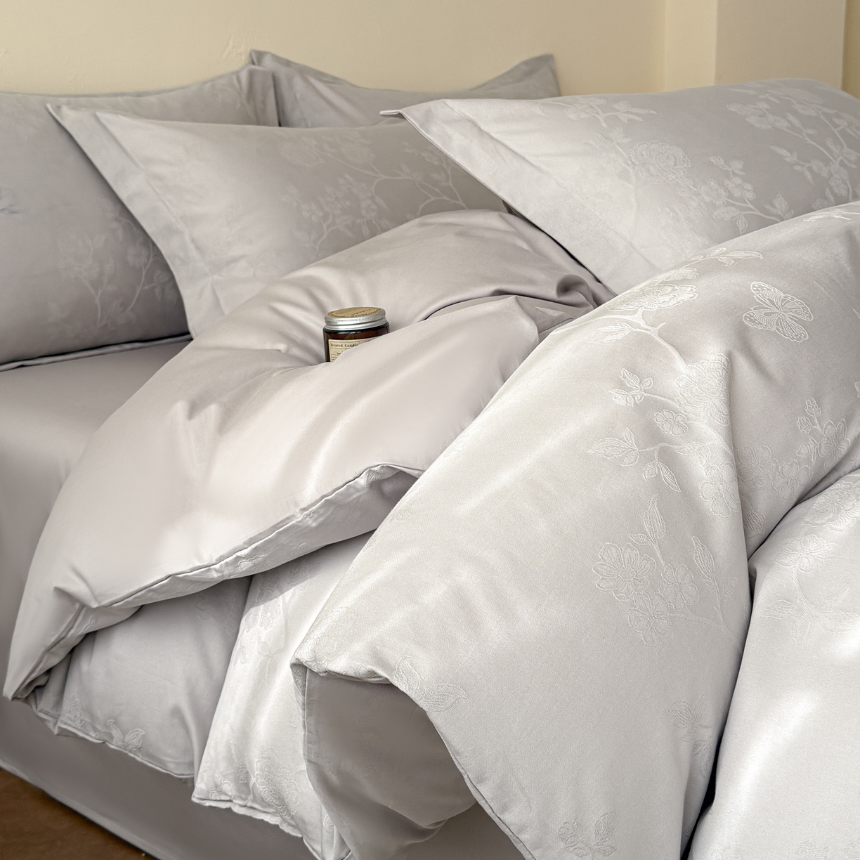 慕尚家纺 2026新款A类60支长绒棉纯棉提花贡缎大提花光泽绸缎感四件套 清风蝶灰