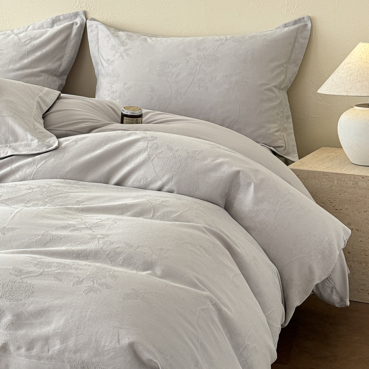 91家纺网 家纺一手货源 找家纺 慕尚家纺 2026新款A类60支长绒棉纯棉提花贡缎大提花光泽绸缎感四件套 清风蝶灰