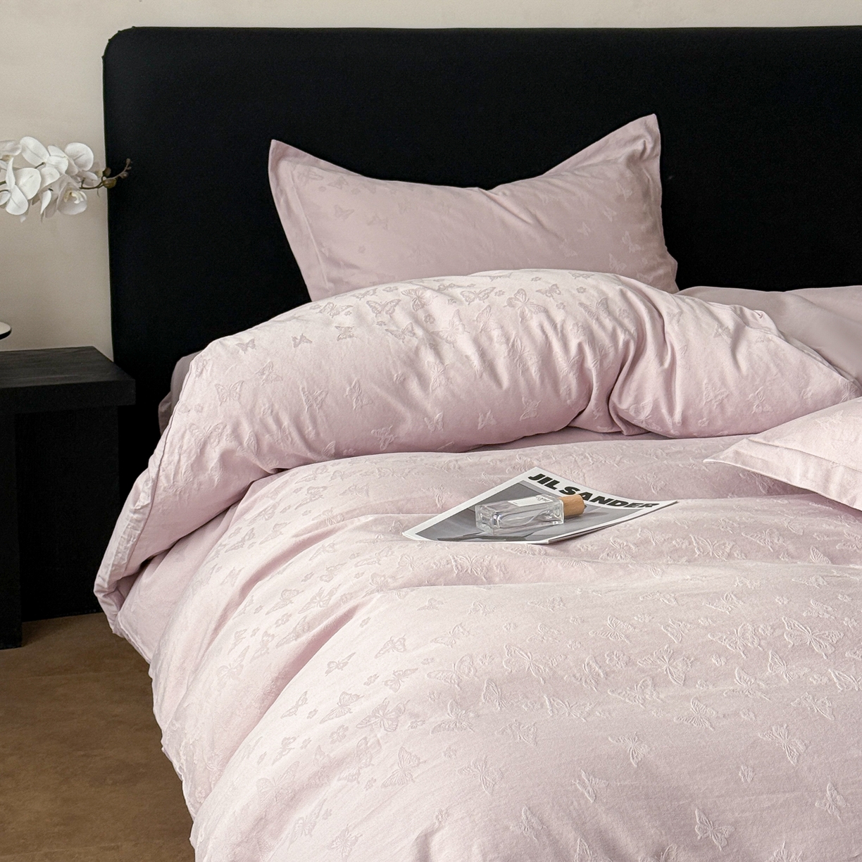 91家纺网 家纺一手货源 找家纺 慕尚家纺 2026新款A类60支长绒棉纯棉提花贡缎大提花光泽绸缎感四件套 蝴蝶飞紫