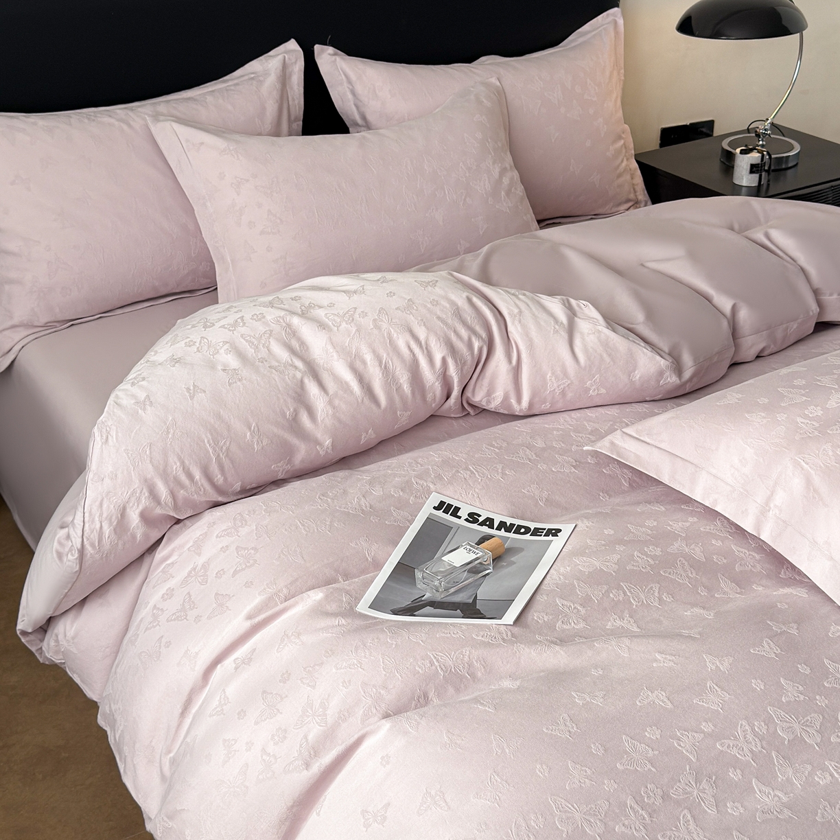 91家纺网 家纺一手货源 找家纺 慕尚家纺 2026新款A类60支长绒棉纯棉提花贡缎大提花光泽绸缎感四件套 蝴蝶飞紫