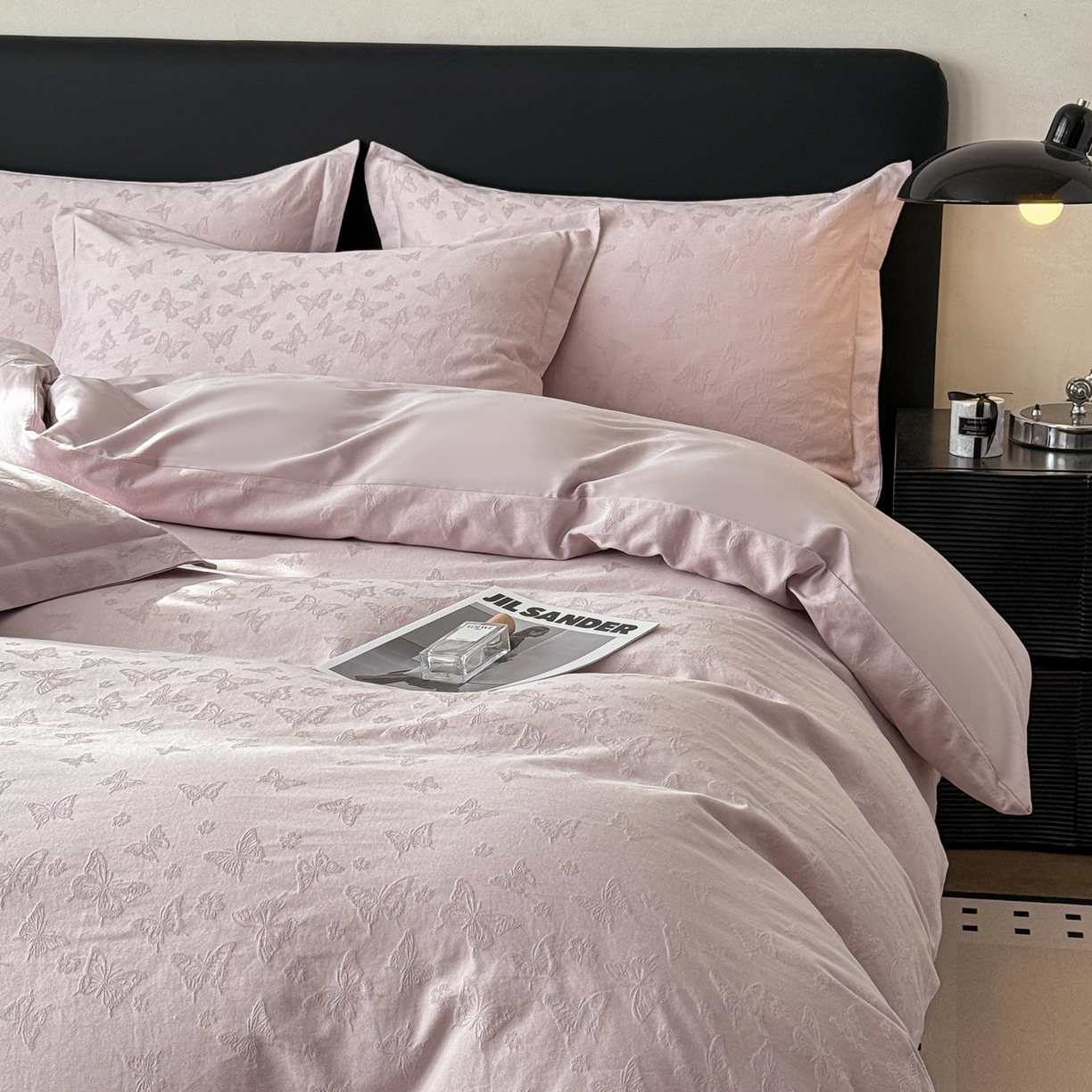 91家纺网 家纺一手货源 找家纺 慕尚家纺 2026新款A类60支长绒棉纯棉提花贡缎大提花光泽绸缎感四件套 蝴蝶飞紫