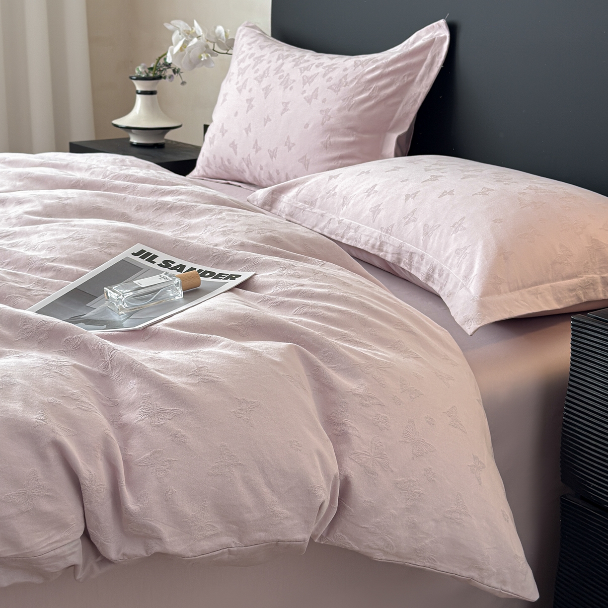 91家纺网 家纺一手货源 找家纺 慕尚家纺 2026新款A类60支长绒棉纯棉提花贡缎大提花光泽绸缎感四件套 蝴蝶飞紫