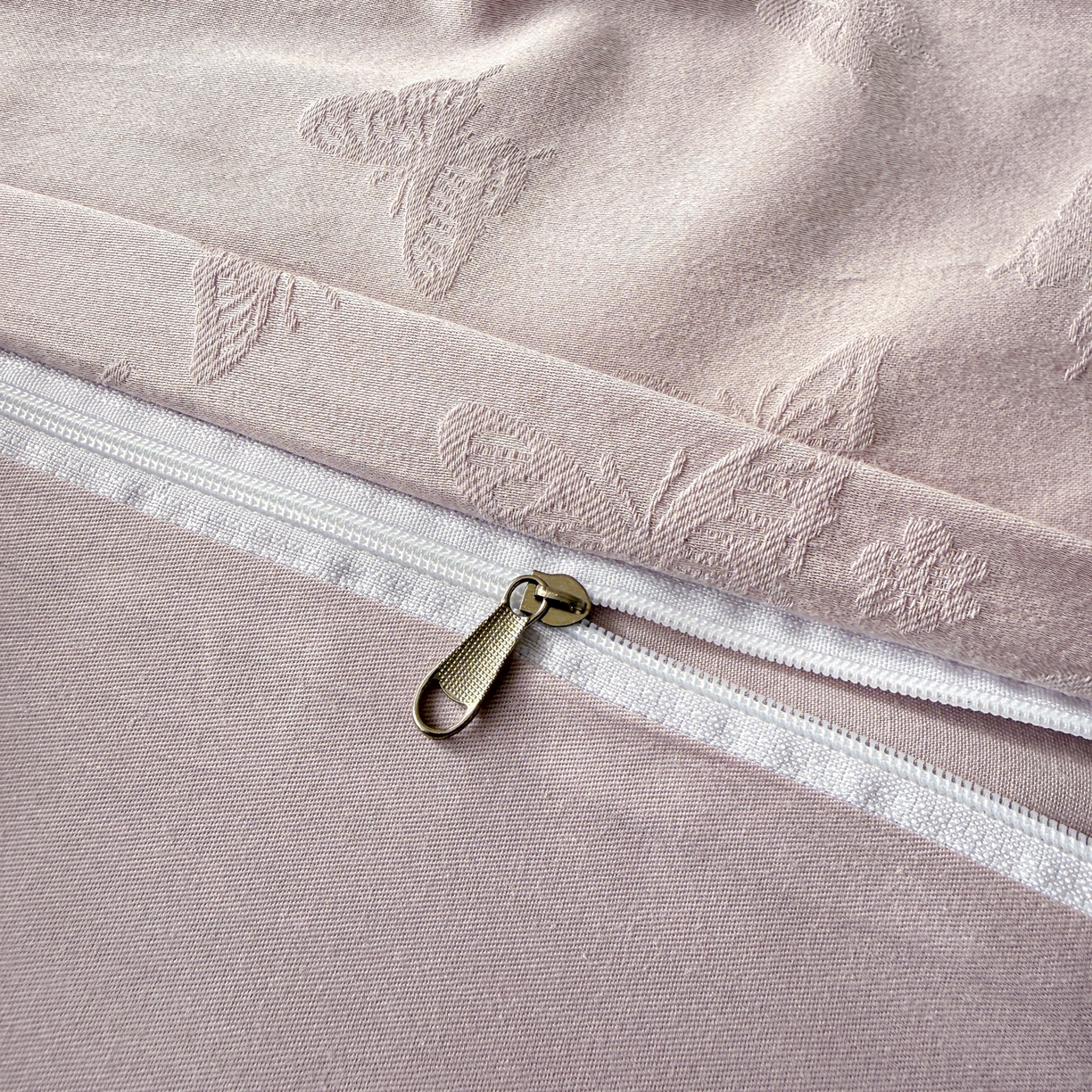 91家纺网 家纺一手货源 找家纺 慕尚家纺 2026新款A类60支长绒棉纯棉提花贡缎大提花光泽绸缎感四件套 蝴蝶飞紫