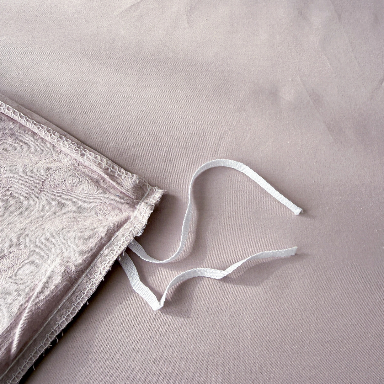 91家纺网 家纺一手货源 找家纺 慕尚家纺 2026新款A类60支长绒棉纯棉提花贡缎大提花光泽绸缎感四件套 蝴蝶飞紫