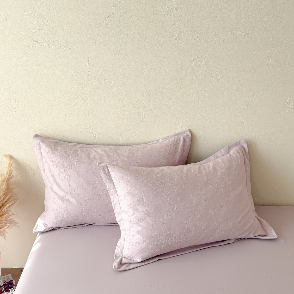 91家纺网 家纺一手货源 找家纺 慕尚家纺 2026新款A类60支长绒棉纯棉提花贡缎大提花光泽绸缎感四件套 鸢尾花蝶紫