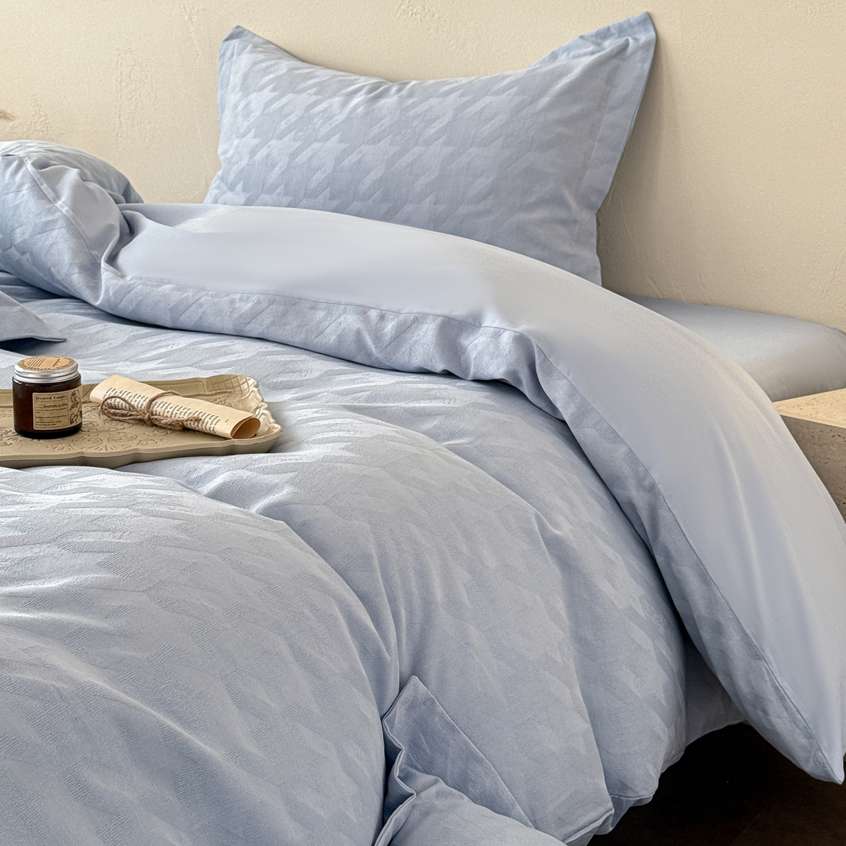 91家纺网 家纺一手货源 找家纺 慕尚家纺 2026新款A类60支长绒棉纯棉提花贡缎大提花光泽绸缎感四件套 肌理蓝