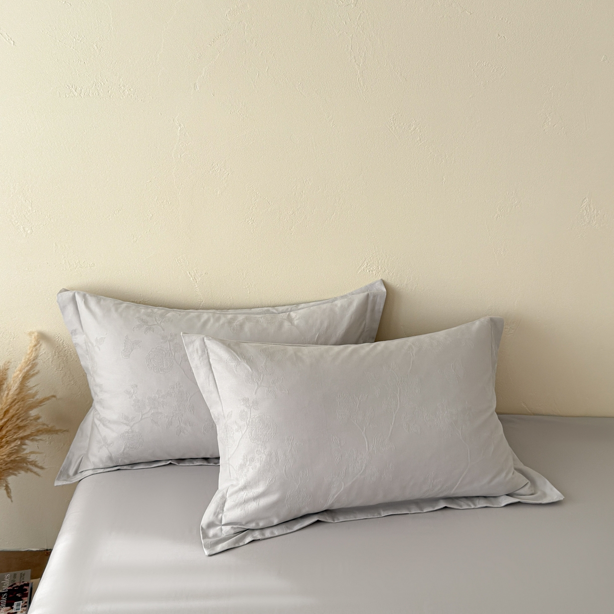 91家纺网 家纺一手货源 找家纺 慕尚家纺 2026新款A类60支长绒棉纯棉提花贡缎大提花光泽绸缎感四件套 清风蝶灰